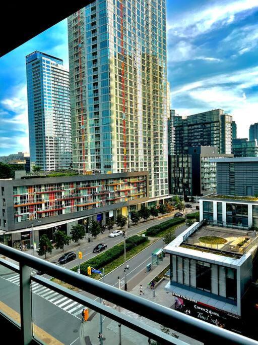 Luxurious Condo In The Center Of Downtown Toronto Bagian luar foto