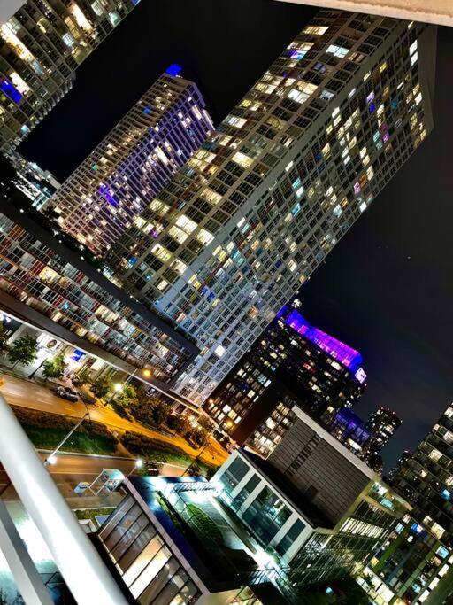 Luxurious Condo In The Center Of Downtown Toronto Bagian luar foto