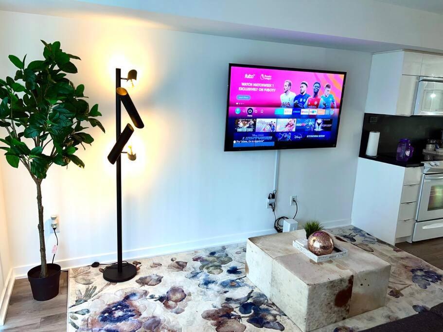 Luxurious Condo In The Center Of Downtown Toronto Bagian luar foto